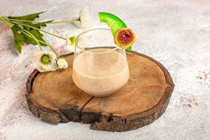 Banana Fig and Cocoa Smoothie