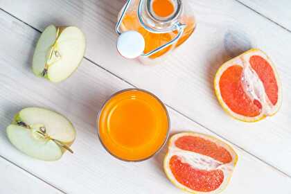 Grapefruit smoothie, apple, banana