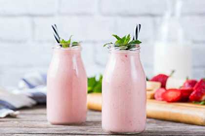 Island strawberry milk smoothie