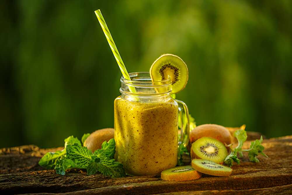 image Kiwi banana pineapple smoothie