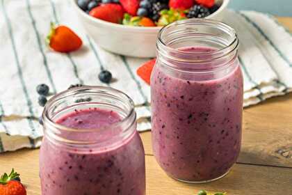 Smoothie with Economic Red Fruits