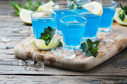 Vodka blue tonic