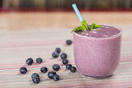 Rhubarb Blackcurrant Smoothie