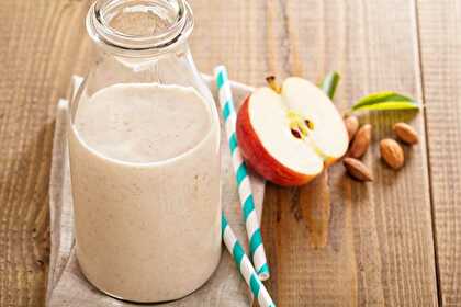 Apple almond milk smoothie