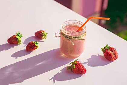 Smoothie Strawberry Apple and Good Mood