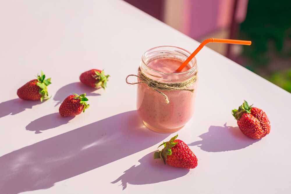 image Smoothie Strawberry Apple and Good Mood