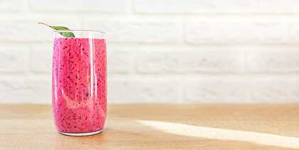 Recipe for Detox Red Berry and Almond Milk Smoothie