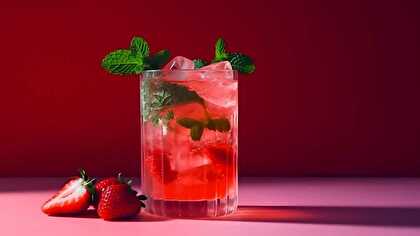 Refreshing Non-Alcoholic Strawberry and Mint Cocktail