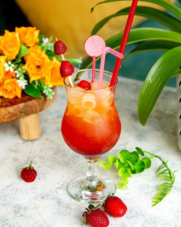 image Tropical Strawberry-Lychee Cocktail with or without Alcohol