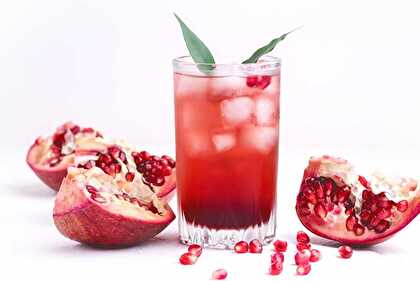 Non-alcoholic Pineapple-Pomegranate Cocktail