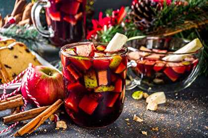 Warm Christmas Punch with Winter Fruits